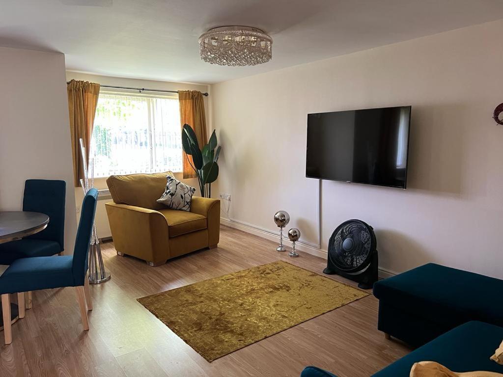 Modern Beautiful Gated Two Bed Apartment Stifford Εξωτερικό φωτογραφία