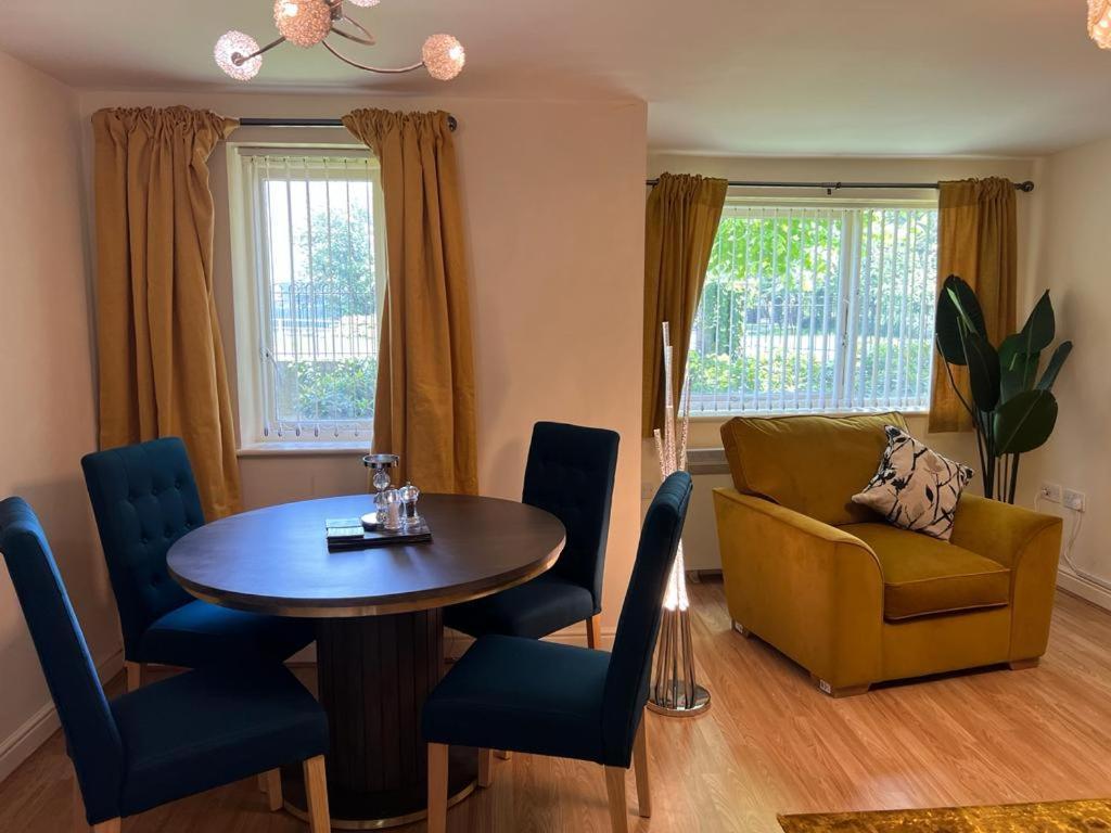 Modern Beautiful Gated Two Bed Apartment Stifford Εξωτερικό φωτογραφία