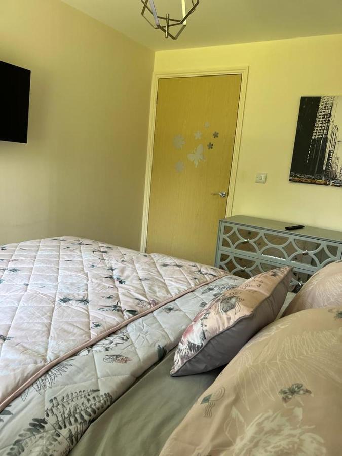 Modern Beautiful Gated Two Bed Apartment Stifford Εξωτερικό φωτογραφία